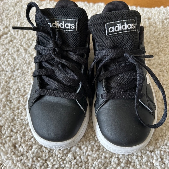 Boys Adidas Court Sneaker Size 11 - Picture 2 of 6